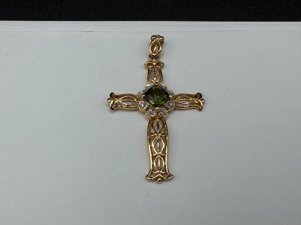 14K YELLOW GOLD FILIGREE RADIANT CUT GREEN TOURMALINE AND ROUND BRILLIANT CUT DIAMOND CROSS PENDANT - 2