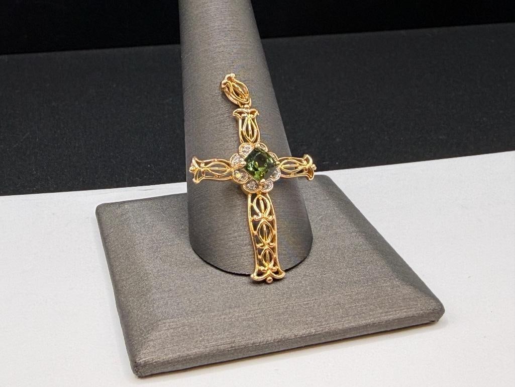 14K YELLOW GOLD FILIGREE RADIANT CUT GREEN TOURMALINE AND ROUND BRILLIANT CUT DIAMOND CROSS PENDANT - 4