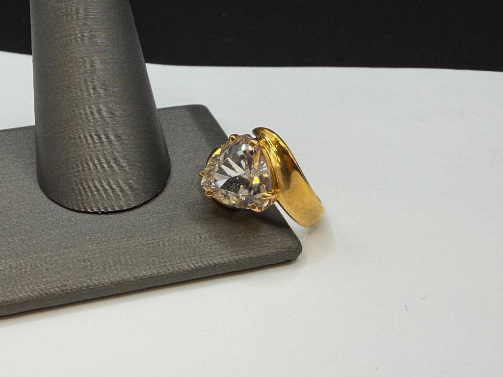 14K YELLOW GOLD TRILLION CUT WHITE SAPPHIRE FASHION RING - 3