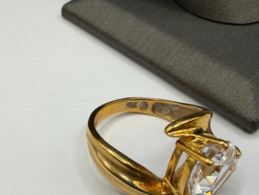14K YELLOW GOLD TRILLION CUT WHITE SAPPHIRE FASHION RING - 6