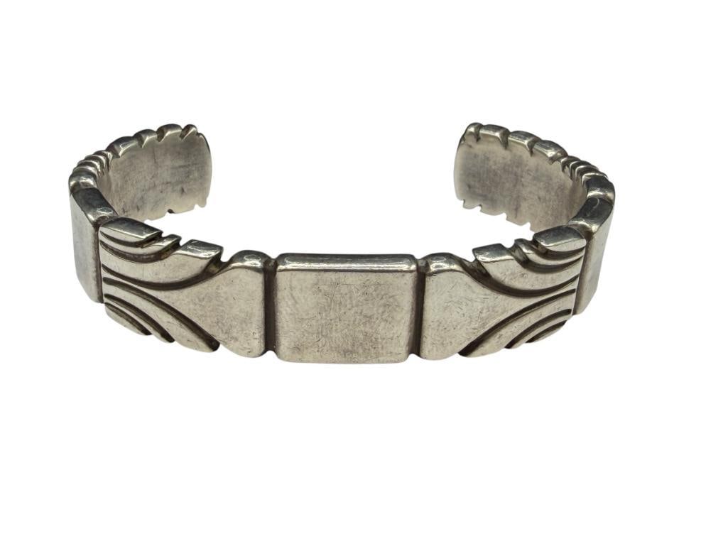 VINTAGE NAVAJO ARTIST SIGNED STERLING SILVER CUFF BRACELET: FEATURING UNIQUE PATTERNED DESIGN, SIGNED BY ARTIST "AH" 3 1/8" CUFF WRIST WIDTH X 5/8" THICK, 117.75 GRAMS