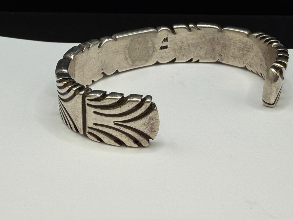 VINTAGE NAVAJO ARTIST SIGNED STERLING SILVER CUFF BRACELET - 3