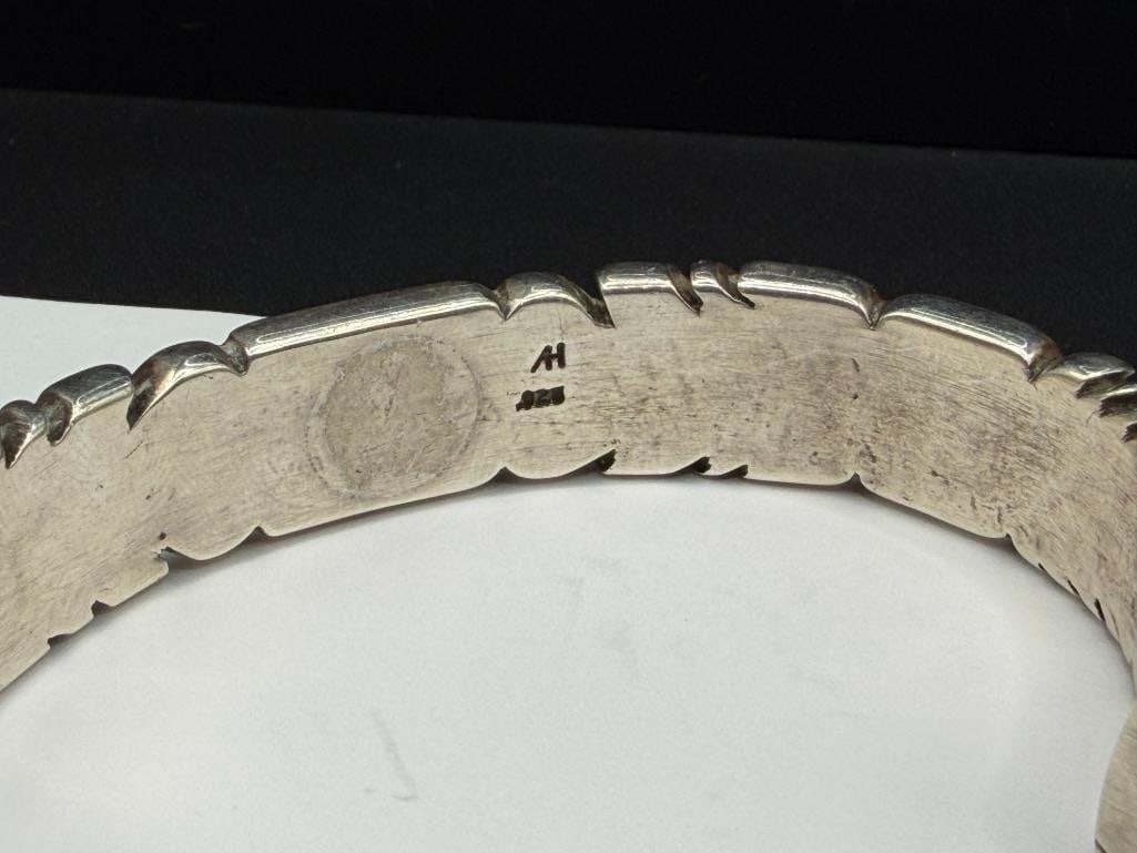 VINTAGE NAVAJO ARTIST SIGNED STERLING SILVER CUFF BRACELET - 4