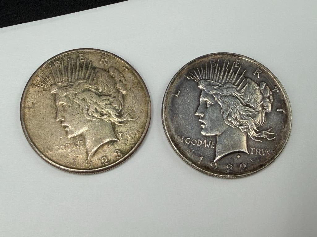 FIVE U.S. PEACE SILVER DOLLARS FEATURING VARIOUS DATES AND MINT MARKS - 4