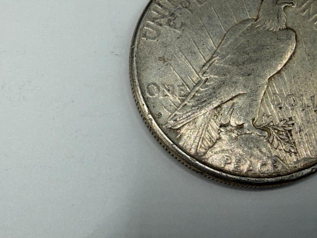 FIVE U.S. PEACE SILVER DOLLARS FEATURING VARIOUS DATES AND MINT MARKS - 8