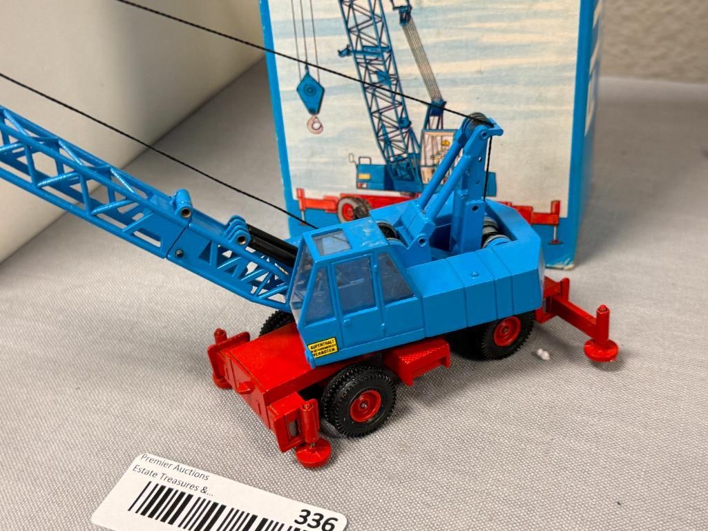 FUCHS 118 WHEEL LATTICE CRANE 1/50 DIE-CAST CONSTRUCTION MODEL MADE BY NZG IN GERMANY - 7