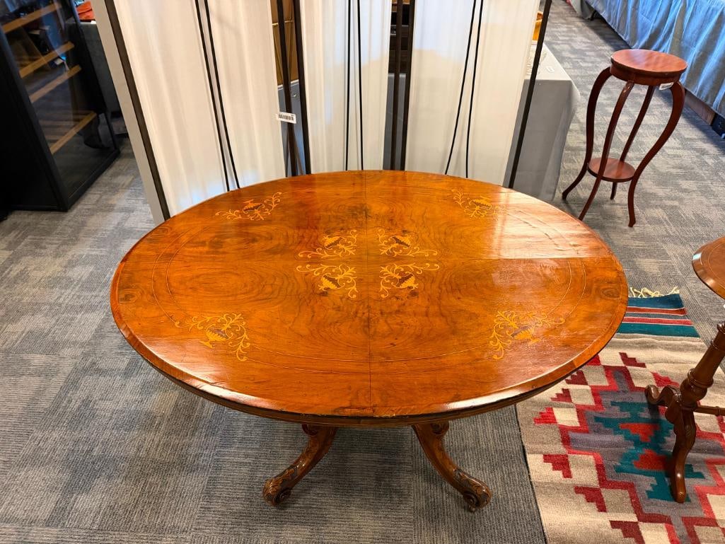 ANTIQUE VICTORIAN ERA BURR WALNUT OVAL LOO TABLE WITH INTRICATE FLORAL INLAY MARQUETRY - 3