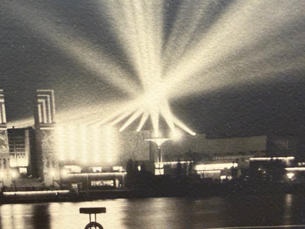 1939 WORLD'S FAIR BLACK AND WHITE PHOTOGRAPHS - 14