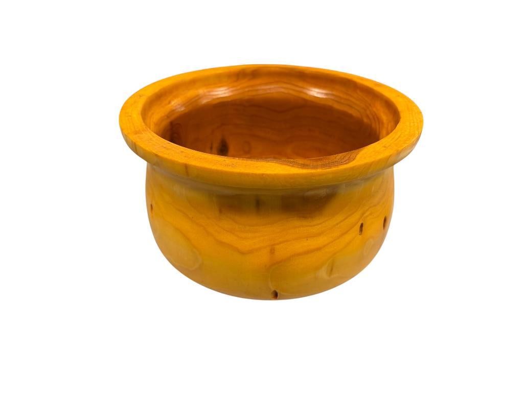 HAND TURNED PINE WOOD BOWL WITH LIGHT VARNISH: 10" ROUND