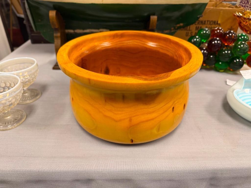 HAND TURNED PINE WOOD BOWL WITH LIGHT VARNISH - 2