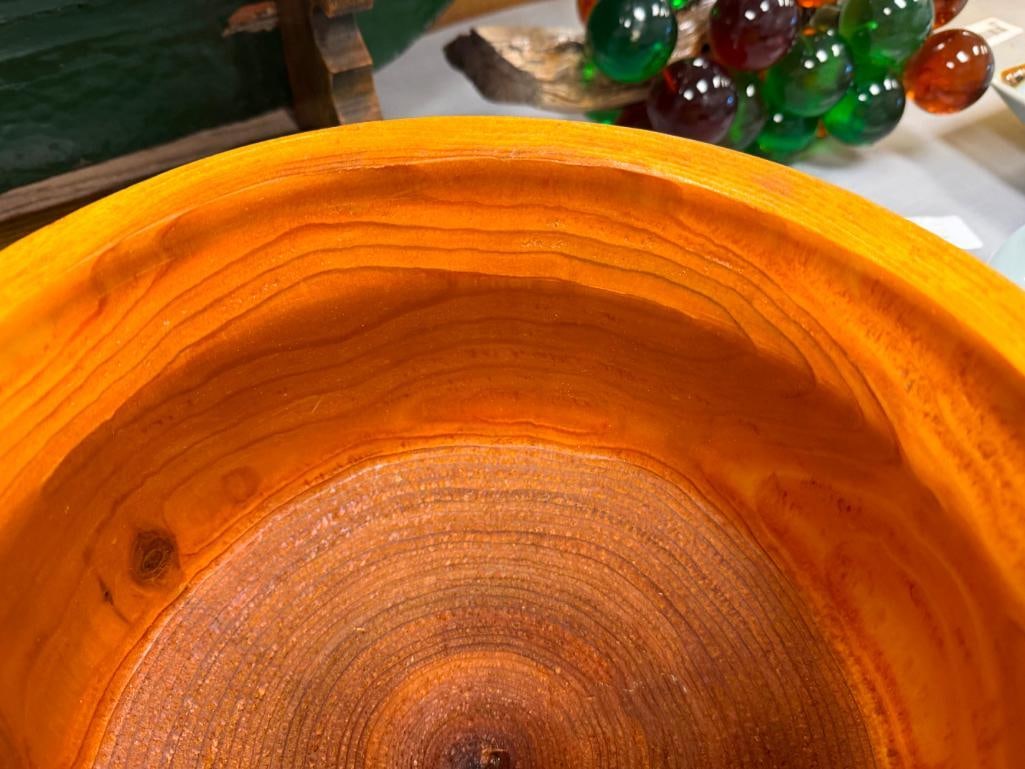 HAND TURNED PINE WOOD BOWL WITH LIGHT VARNISH - 4