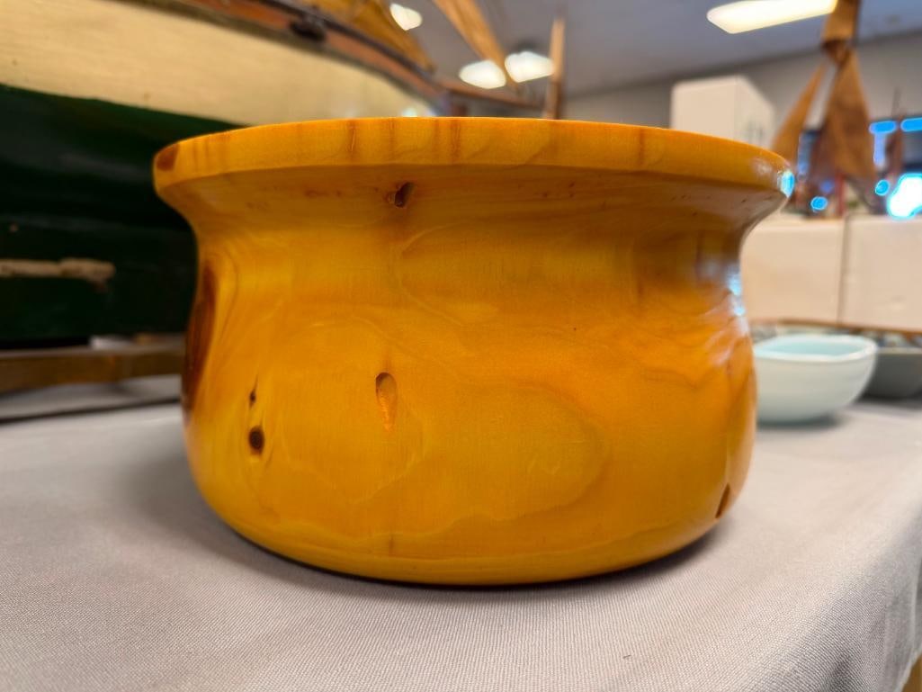 HAND TURNED PINE WOOD BOWL WITH LIGHT VARNISH - 5