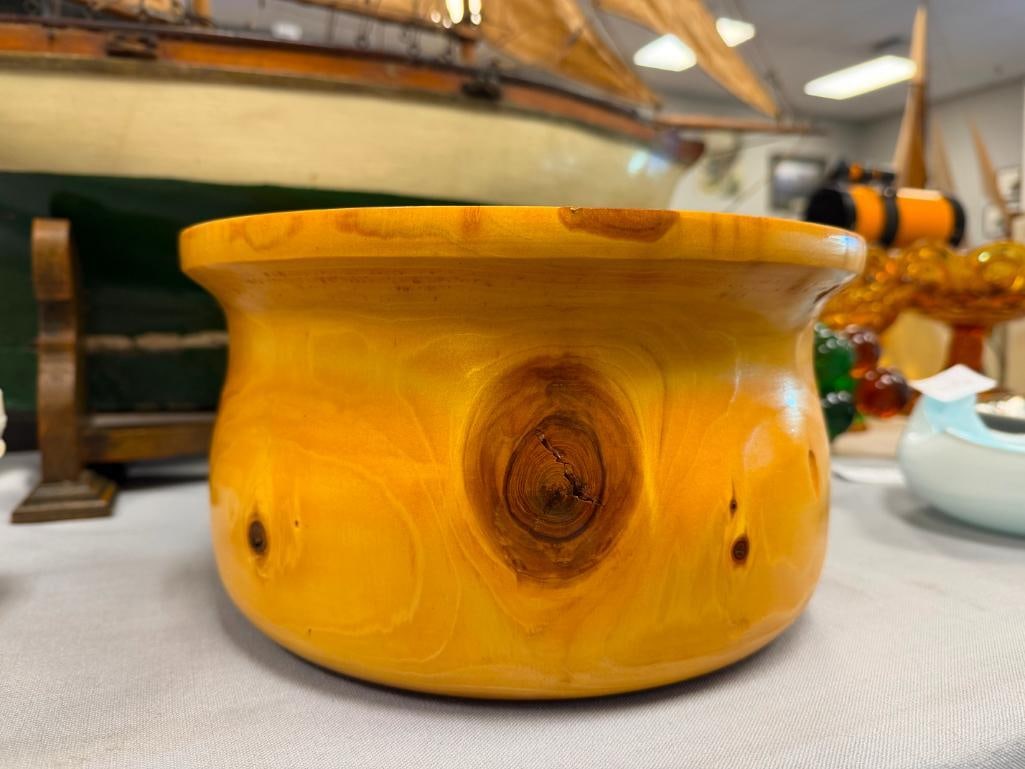 HAND TURNED PINE WOOD BOWL WITH LIGHT VARNISH - 6