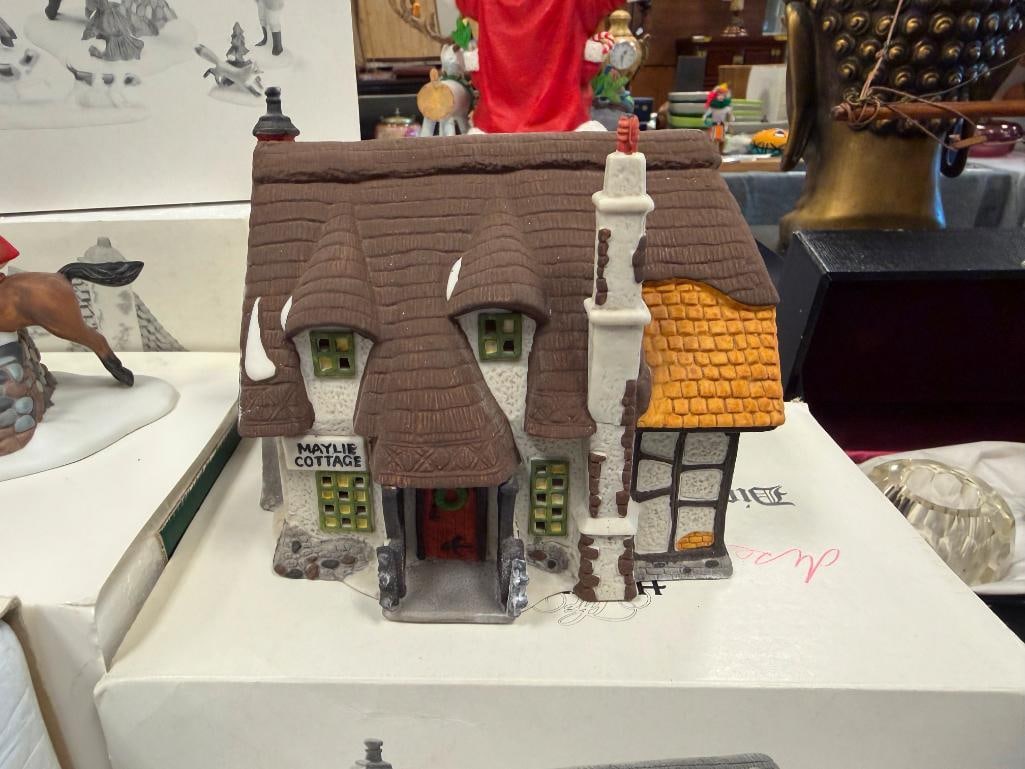 DICKENS VILLAGE HOLIDAY PORCELAIN ILLUMINATING BUILDINGS AND ACCESSORIES - 10