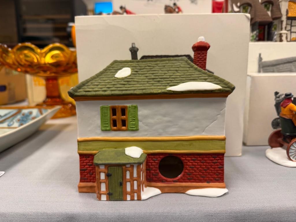 DICKENS VILLAGE HOLIDAY PORCELAIN ILLUMINATING BUILDINGS AND ACCESSORIES - 5