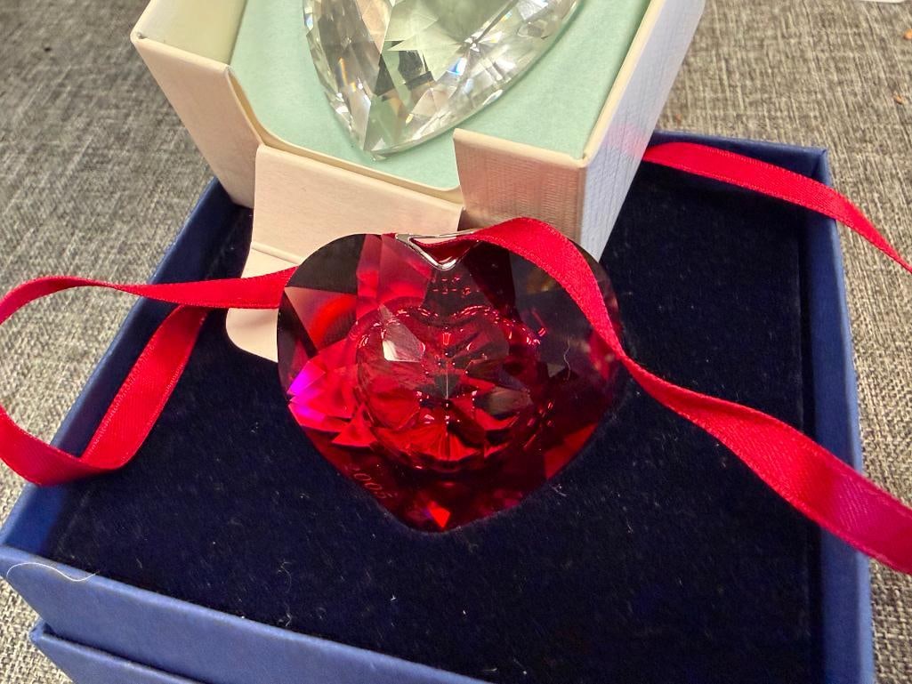 SWAROVSKI CRYSTAL SCS 2005 ANNUAL EDITION RED HEART ORNAMENT AND CLEAR CRYSTAL HEART - 4