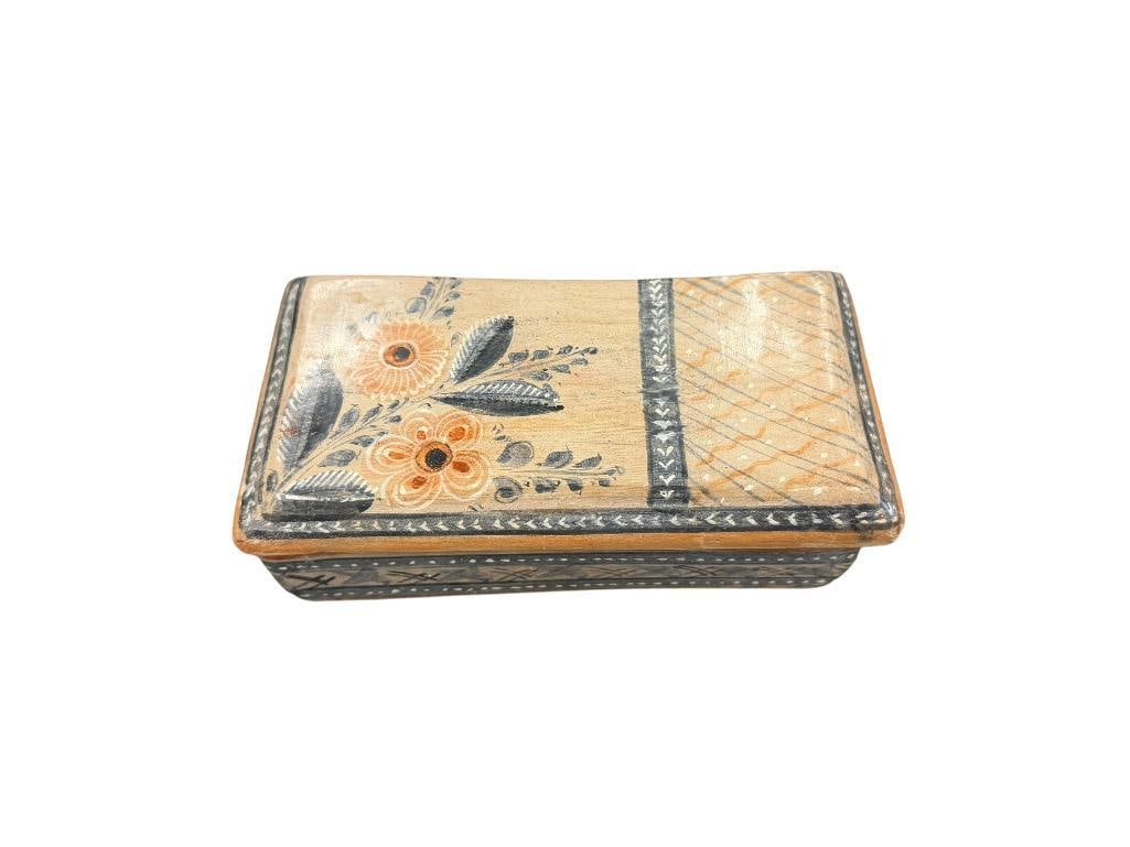 OAXACA, MX STONEWARE POTTERY RECTANGULAR STORAGE BOX: FLORAL DESIGN WITH DECORATIVE BANDS, MARKED ON THE BOTTOM OF THE LID, NO CHIPS OR CRACKS 7" L