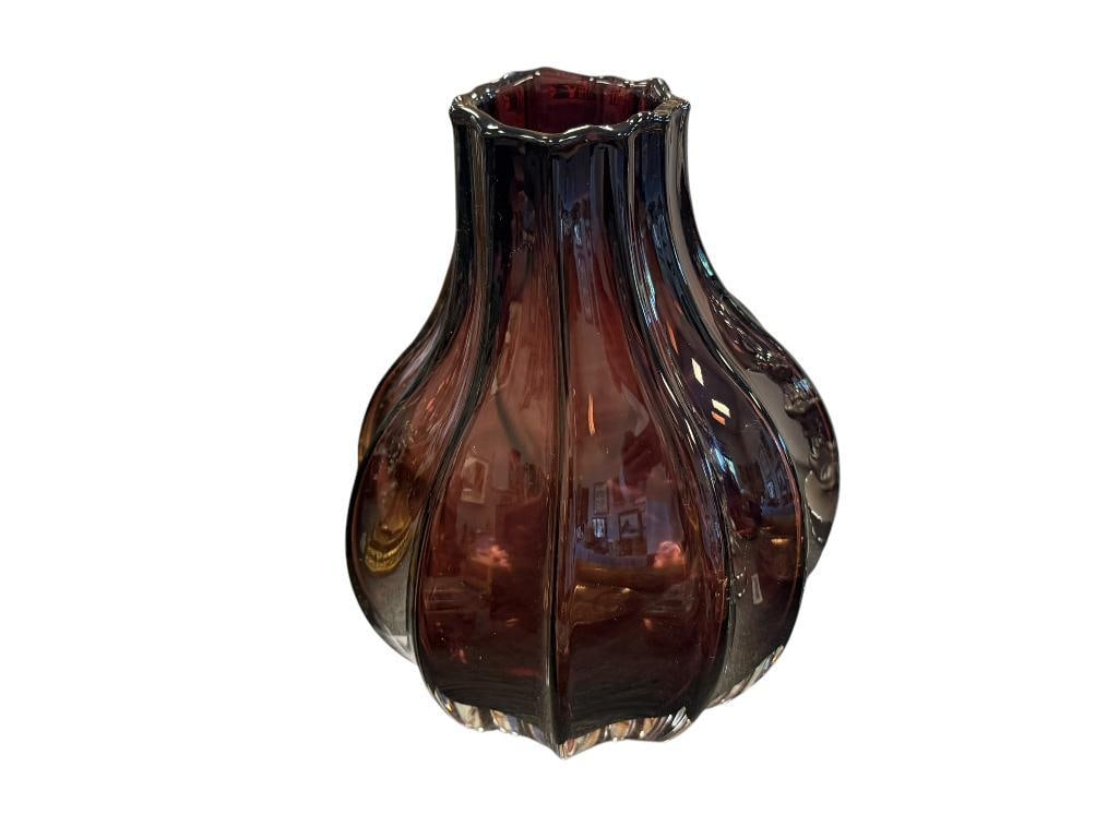 VILLEROY & BOCH AMETHYST HAND BLOWN ART GLASS BULBOUS RIBBED VASE: CLEAR GLASS BASE, WATERMARK ON THE BOTTOM, NO CHIPS OR CRACKS 9" H