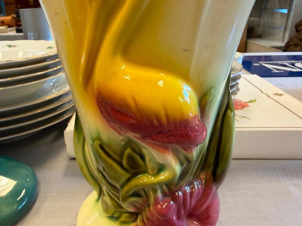 VINTAGE CERAMIC ROOSTER AND HULL POTTERY TROPICAL VASE MODEL 78 - 11