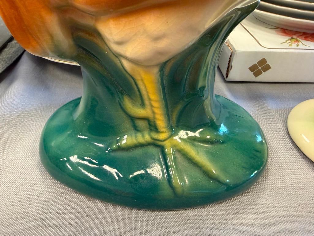 VINTAGE CERAMIC ROOSTER AND HULL POTTERY TROPICAL VASE MODEL 78 - 6