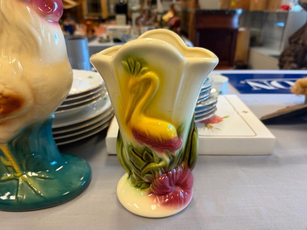 VINTAGE CERAMIC ROOSTER AND HULL POTTERY TROPICAL VASE MODEL 78 - 9