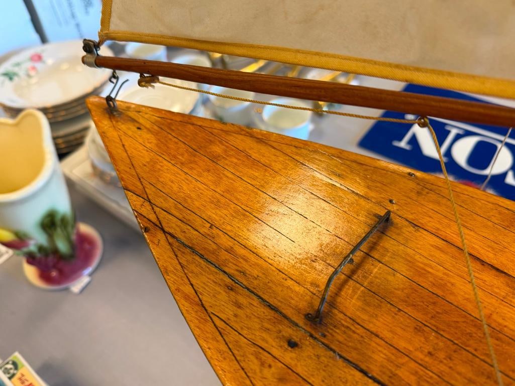 EARLY 1900S ENGLISH OAK POND BOAT / SAILBOAT WITH FULL RIGGING CLEAR COAT FINISH - 14