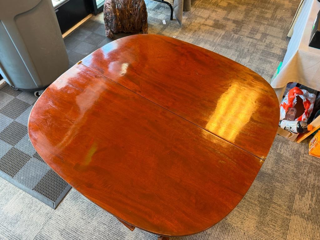 20TH CENTURY VICTORIAN STYLE SWIVEL TOP CARD / GAME TABLE WITH CARVED FEET - 10