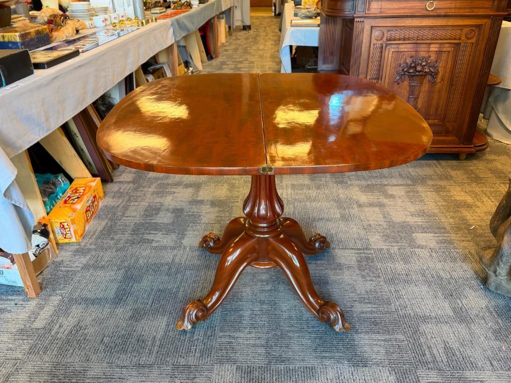 20TH CENTURY VICTORIAN STYLE SWIVEL TOP CARD / GAME TABLE WITH CARVED FEET - 11