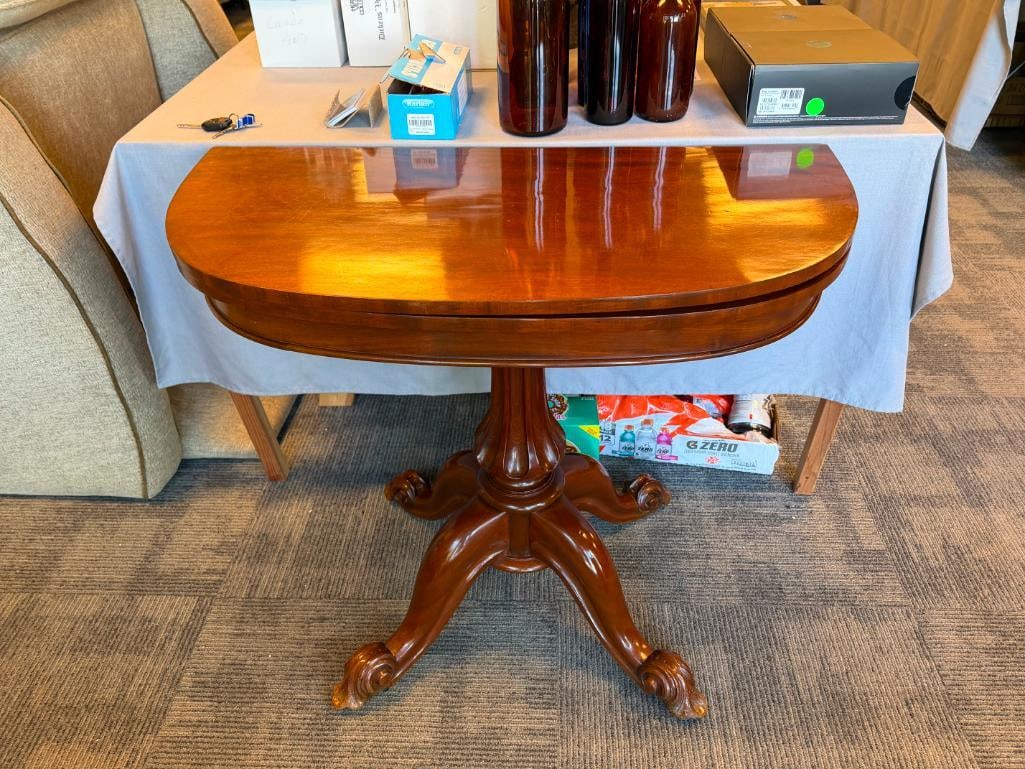 20TH CENTURY VICTORIAN STYLE SWIVEL TOP CARD / GAME TABLE WITH CARVED FEET - 2