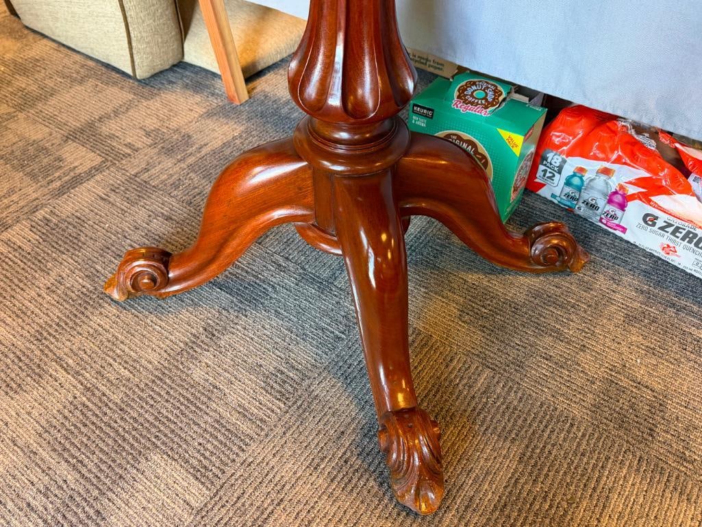20TH CENTURY VICTORIAN STYLE SWIVEL TOP CARD / GAME TABLE WITH CARVED FEET - 3
