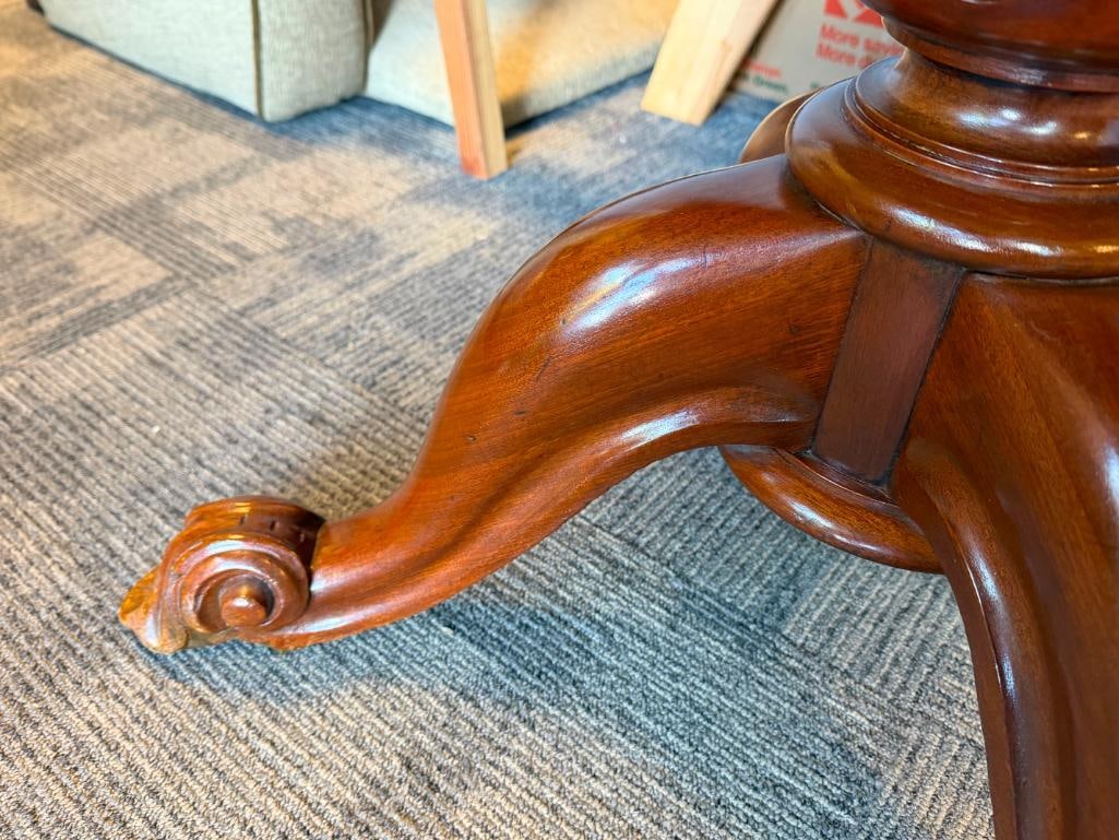 20TH CENTURY VICTORIAN STYLE SWIVEL TOP CARD / GAME TABLE WITH CARVED FEET - 5