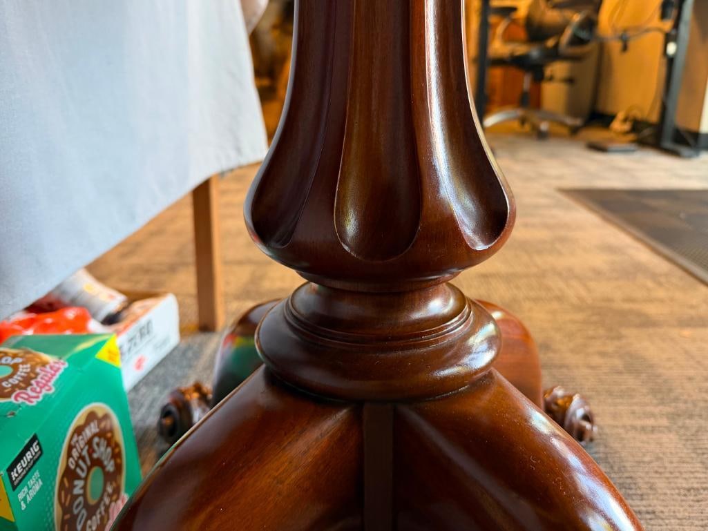 20TH CENTURY VICTORIAN STYLE SWIVEL TOP CARD / GAME TABLE WITH CARVED FEET - 7