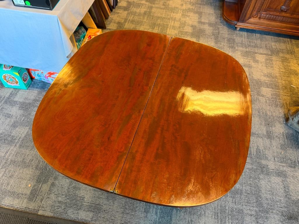 20TH CENTURY VICTORIAN STYLE SWIVEL TOP CARD / GAME TABLE WITH CARVED FEET - 9