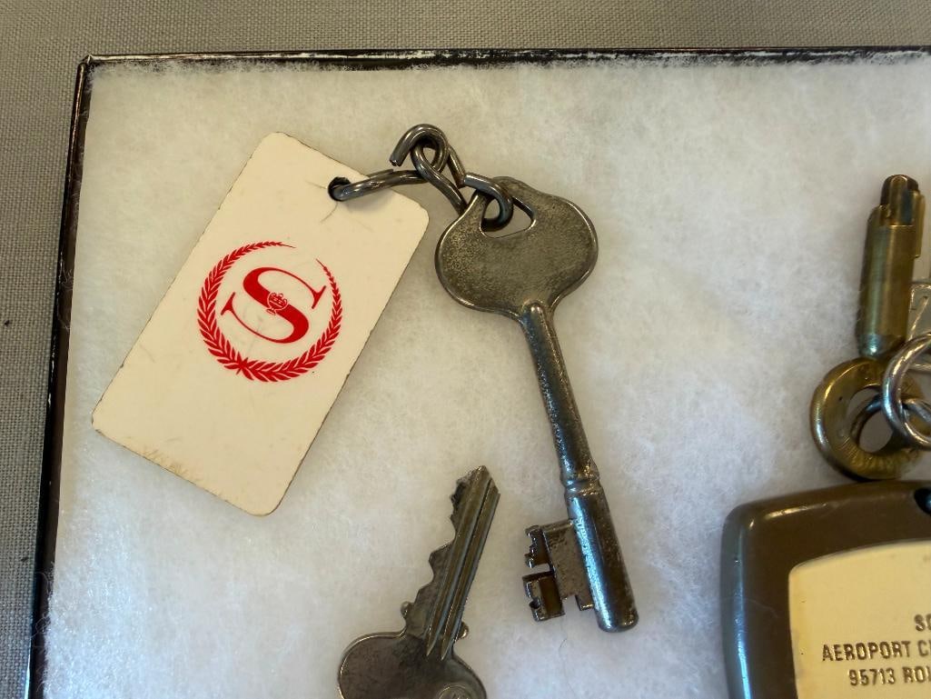 COLLECTION OF VINTAGE HOTEL ROOM KEYS - 7
