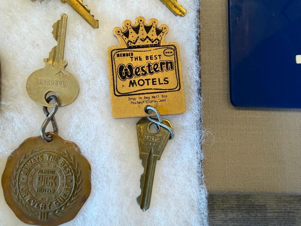 COLLECTION OF VINTAGE HOTEL ROOM KEYS - 8