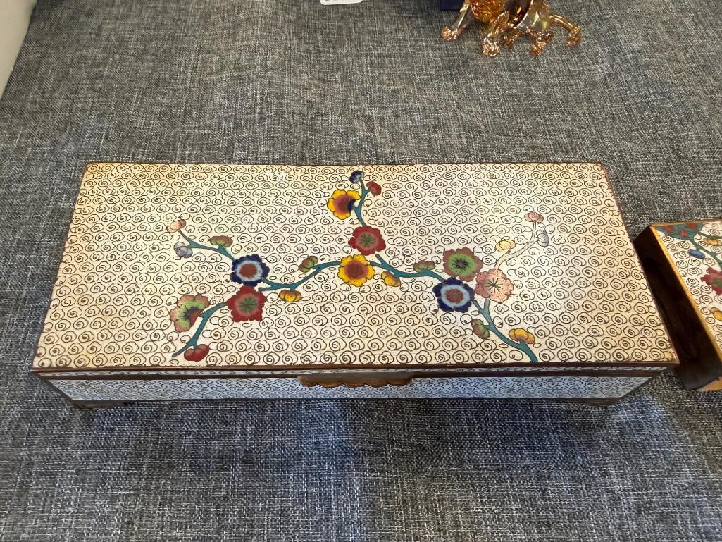 VINTAGE CHINESE CLOISONNE ENAMELED THREE COMPARTMENT TRINKET BOX AND MATCHING MATCHBOX HOLDER - 4