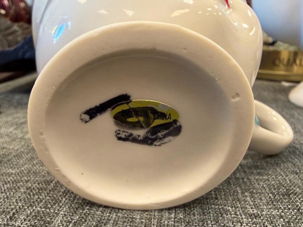 BAILEYS COFFEE CHARACTER FACE COFFEE POT WITH FOUR MATCHING CUPS - 13
