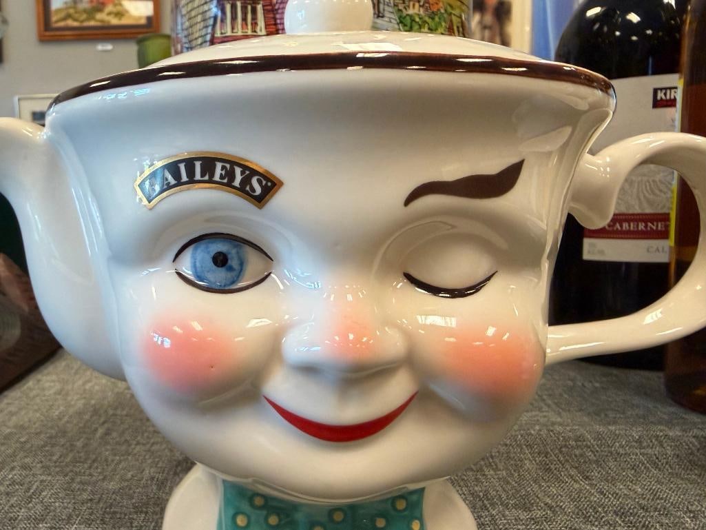 BAILEYS COFFEE CHARACTER FACE COFFEE POT WITH FOUR MATCHING CUPS - 16