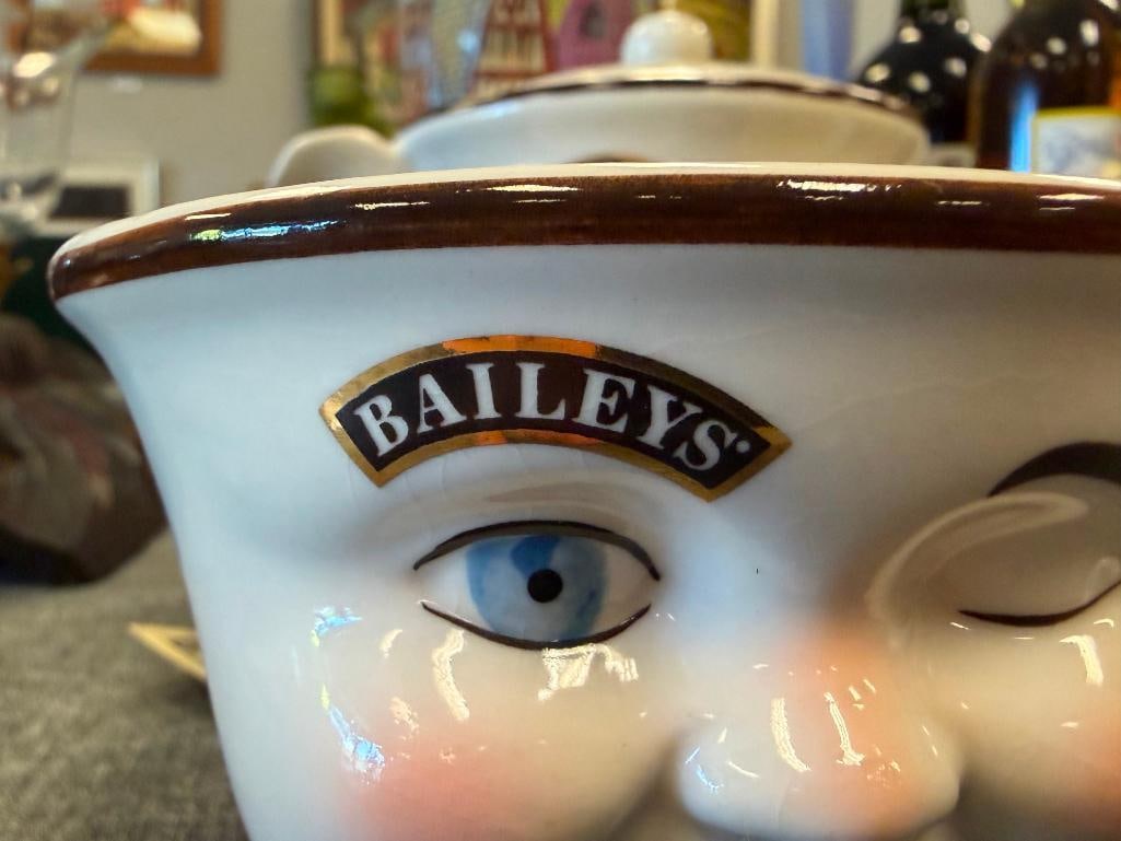 BAILEYS COFFEE CHARACTER FACE COFFEE POT WITH FOUR MATCHING CUPS - 4