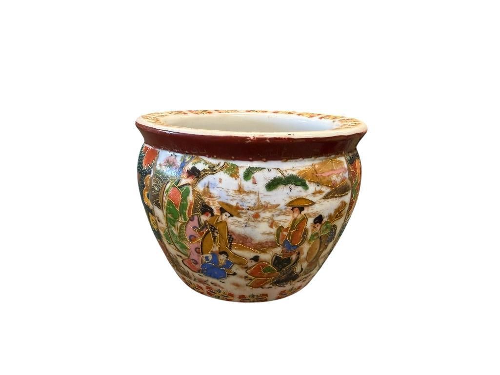 MID TO LATE 20TH CENTURY CHINESE EXPORT PORCELAIN SMALL POT: TRANSFER DECORATED PORCELAIN POT, MADE IN CHINA 3 1/2" H