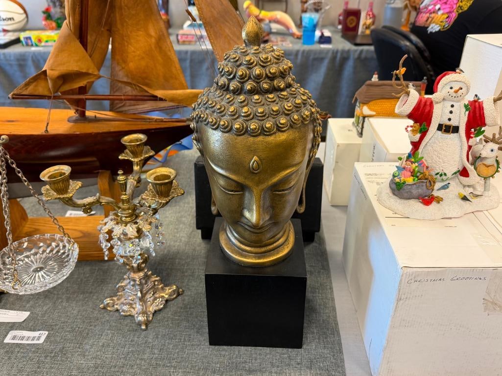 AUSTIN PRODUCTIONS GOLD FINISHED BUDDHA HEAD SCULPTURE MOUNTED ON WOODEN SQUARE BASE - 2
