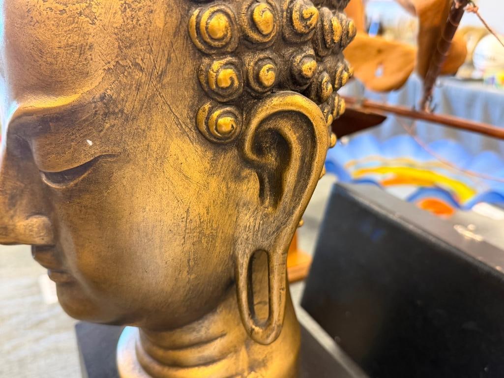 AUSTIN PRODUCTIONS GOLD FINISHED BUDDHA HEAD SCULPTURE MOUNTED ON WOODEN SQUARE BASE - 5