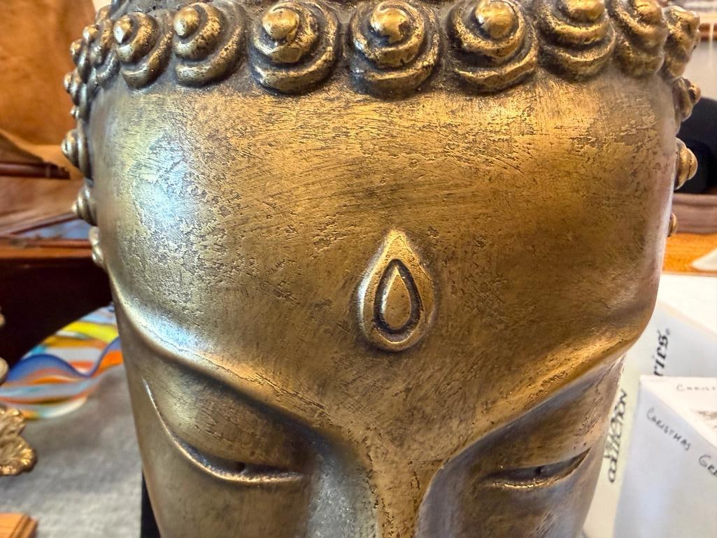 AUSTIN PRODUCTIONS GOLD FINISHED BUDDHA HEAD SCULPTURE MOUNTED ON WOODEN SQUARE BASE - 7