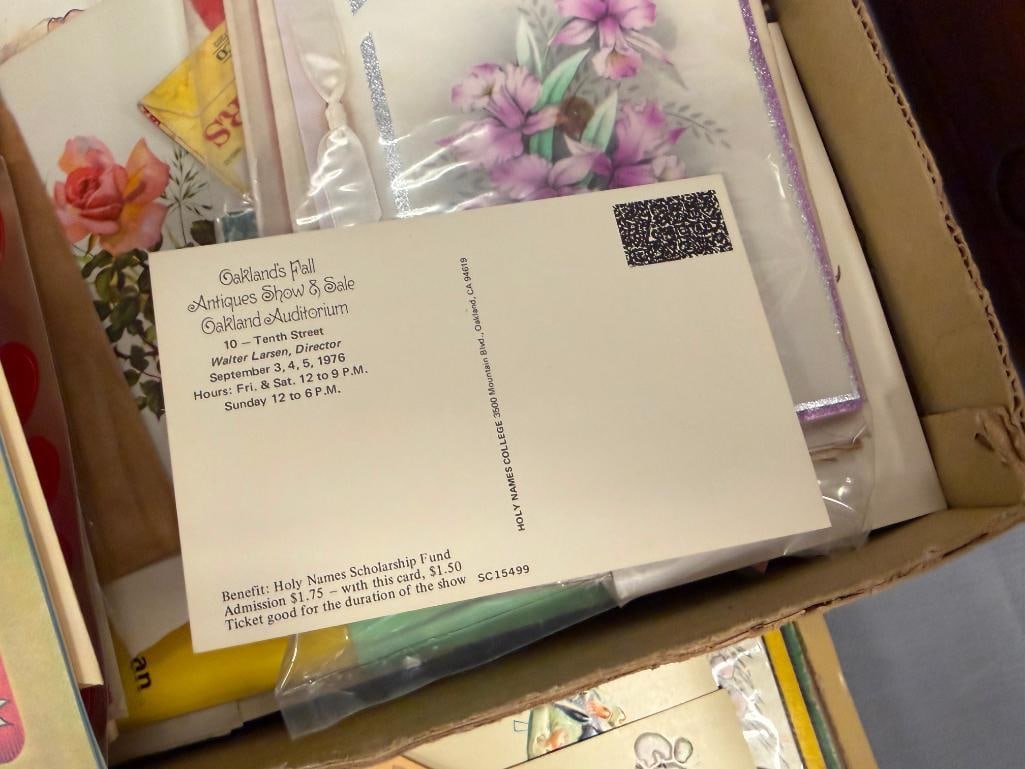 VINAGE EPHEMERA / PAPER PRODUCTS GREETING CARDS, DOLL BOOKS, POSTCARDS, BOOKLETS - 7