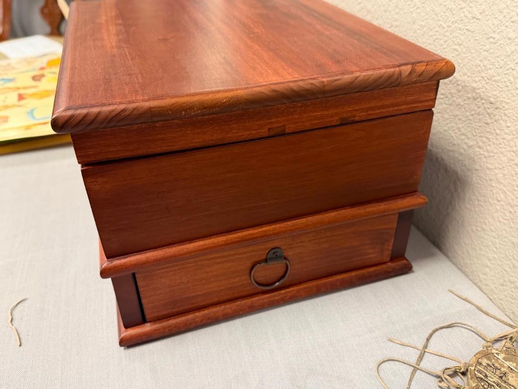 POTTERY BARN RICH WOOD GRAIN STORAGE BOX WITH SIDE DRAWER INCLUDES KEY - 9