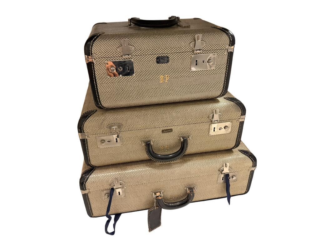 SET OF THREE MID-CENTURY STERNS COSTUM MADE VOGUE HARDSIDE TWEED NESTING SUITCASES (1 of 20)