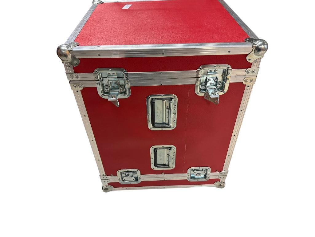 HEAVY DUTY PROFESSIONAL ATA ROAD CASE / FLIGHT CASE USED FOR SOUND EQUIPMENT AND OTHER GEAR: VIBRANT RED WITH STAINLESS STEEL LATCHES, GOOD CONDITION 22" X 20" X 27"