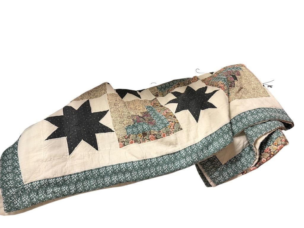 PATCHWORK EIGHT-POINT STAR PATTERN QUILT: GOOD CONDITION 80" X 82"