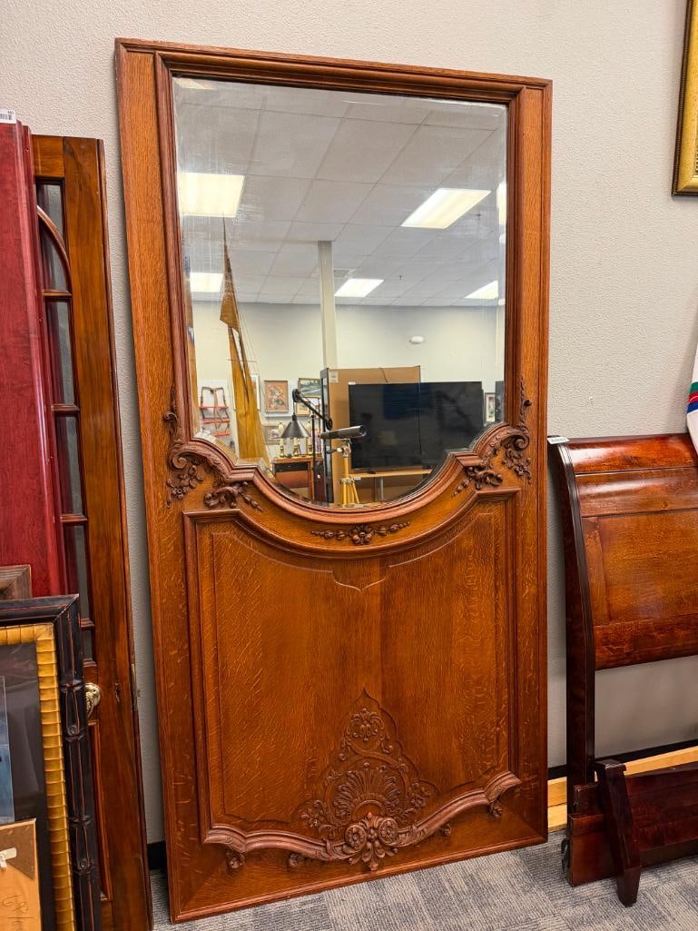 ANTIQUE QUARTER SAWN OAK BEVELED MIRROR LARGE DOOR WITH CARVED MOULDINGS AND FRAME - 3