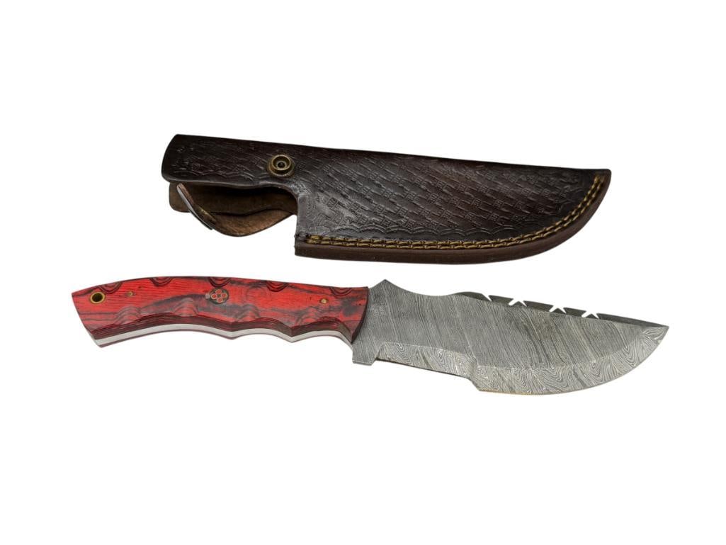 DAMSCUS STEEL FIXED BLADE KNIFE FEATURING FULL TANG BLADE AND SERATED BACK EDGE: ALSO FEATURES A VIBRANT DYED RED WOOD HANDLE AND INCLUDES A LEATHER SHEATH 5" BLADE, 10 1/4" TOTAL LENGTH